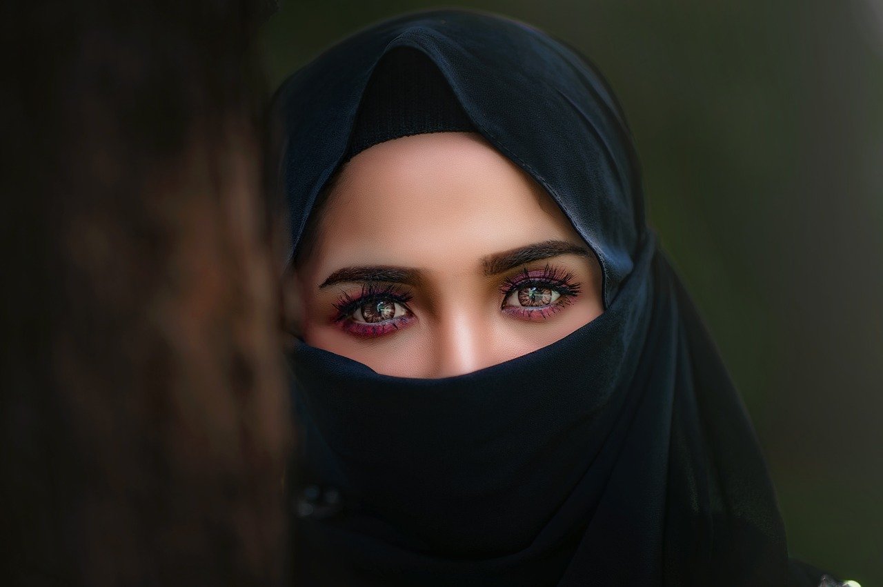 hijab, headscarf, portrait-3064633.jpg
